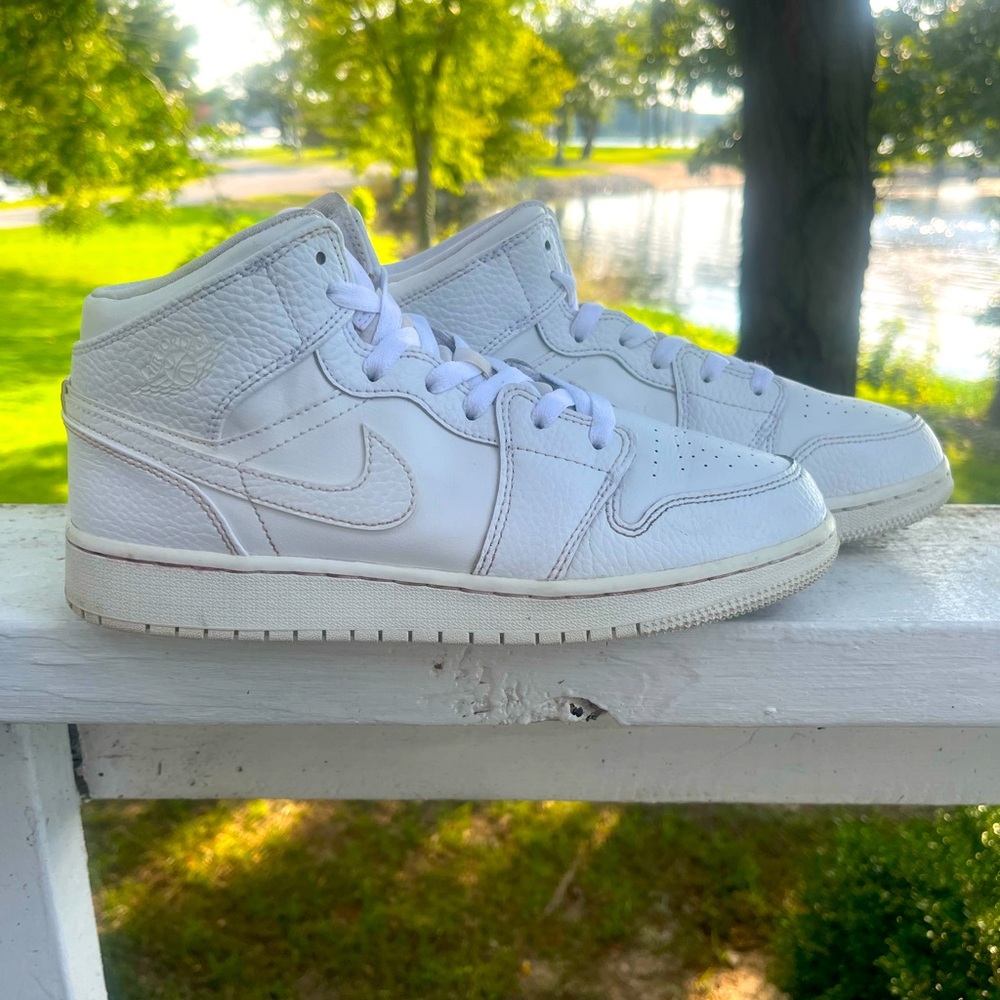 White on white Nike air Jordans. It’s a size 6 youth women’s 8